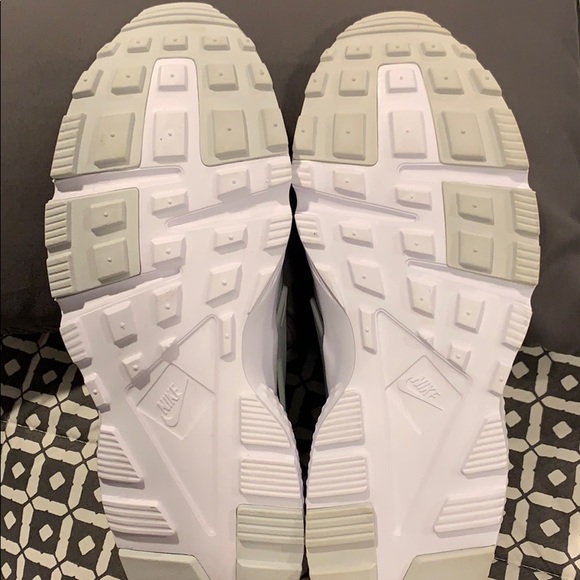 Nike Huaraches - Picture 4 of 4